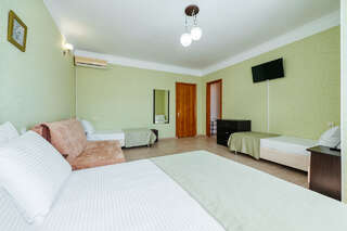 Гостиница Панама Лазаревское Улучшенный четырехместный номер-2