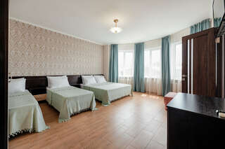 Гостиница Панама Лазаревское Улучшенный четырехместный номер-5